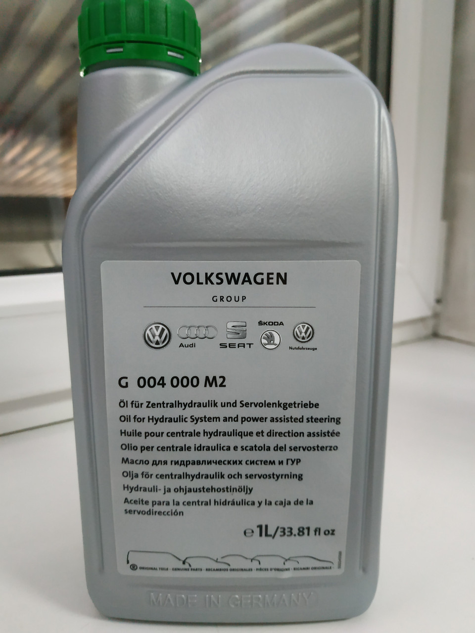 Оригинальная жидкость гидроусилителя VAG Power Steering Fluid G004000M2 1л (зеленая) - фото 2 - id-p214685247