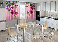 Фото Штори для кухні "Гвоздики, лілії і метелики" 1,5м*2,5м (2 полотна по 1,25м), тасьма