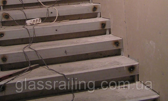 Подконструкция для монтажу ступенів Podkonstrukciya dlya montaja stupenei