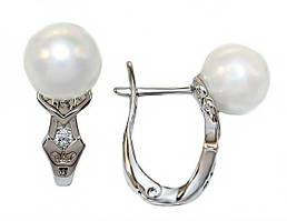 Сережки XР. Родій. Камені: білий циркон та перли. Довжина: 2 см. Ширина: 8 мм.