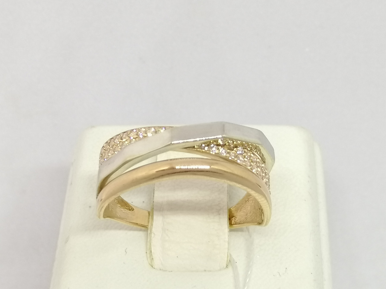 Золоте кільце з фіанітами.  КВ1204КИ 17,5