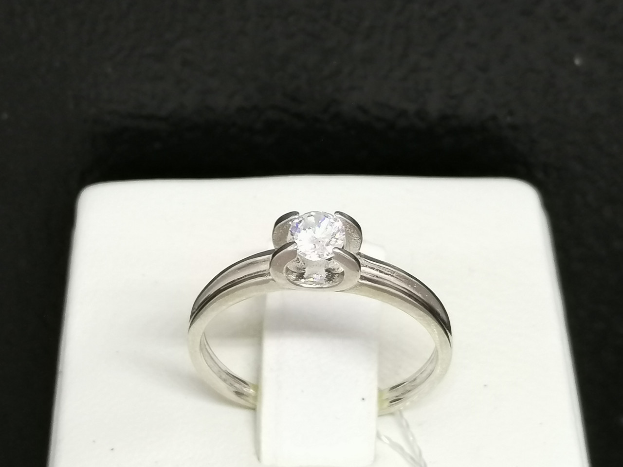 Золоте кільце з фіанітом. КВ1132БИ 17