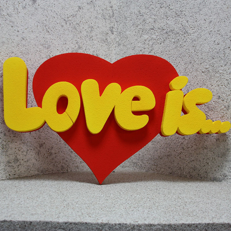 Серце Love is... з пінопласту 60 см на 35 см, товщ 6 см