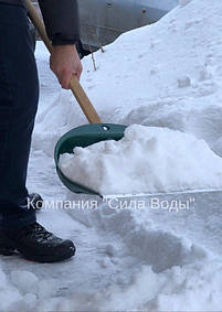 Уборка снега вручную