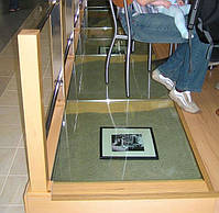 Стеклянный пол. Монтаж стеклянного пола на деревянную конструкцию.