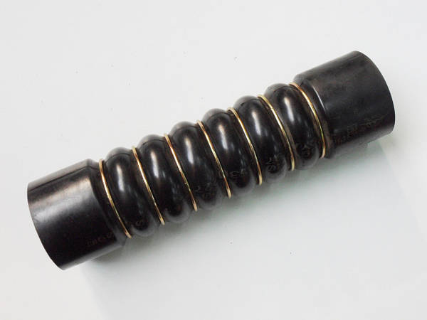 WG9719530227 Патрубок радиатора нижний на самосвал HOWO