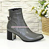 Черевики жіночі на невисоких підборах, колір сірий, фото 2