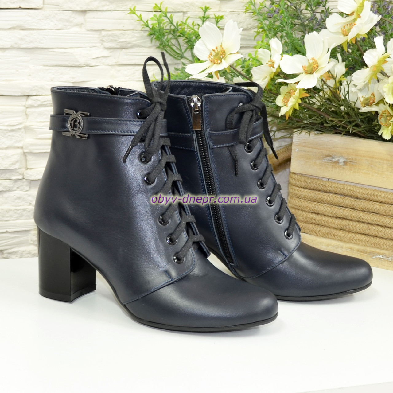 Стильні шкіряні сині черевики на шнурівці, невисокий каблук, фото 1