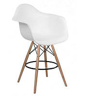 Кресло полубарное Leon Bar белое, высота посадки 65 см пластиковое на деревянных ножках, Eames DAW Barstool