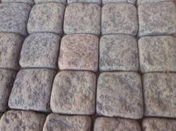 Гранітна бруківка пиляно-колота галтована 8*8 сіра