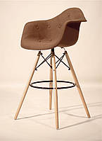 Кресло полубарное мягкое Leon Soft Bar коричневый, высота 65 см на деревянных ножках Eames DAW Barstool