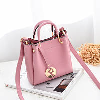 Маленькая женская сумка с металлическими ручками Fashion розовая