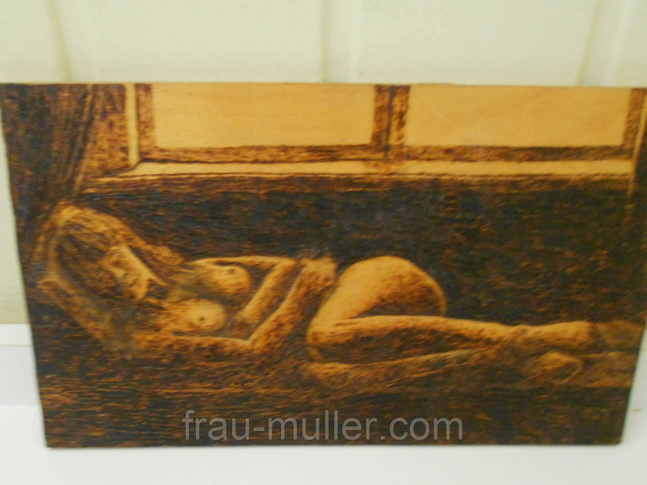Картина "Спляча дівчина", випалювання по дереву, Р. Степанян, р. Ужгород, 1979