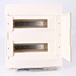 Накладні розподільні щитки серії Cosmos з білими дверцятами