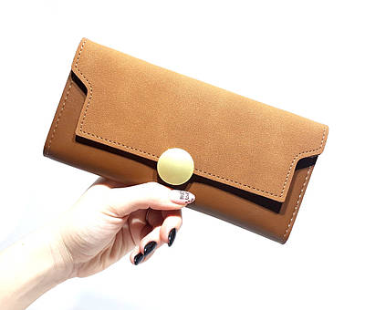 Жіночий гаманець коричневий на кнопці