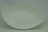 Пластмассовая фигурная тарелка "Листочек" 24см х 17см (белый цвет)