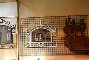 Настінне дзеркало