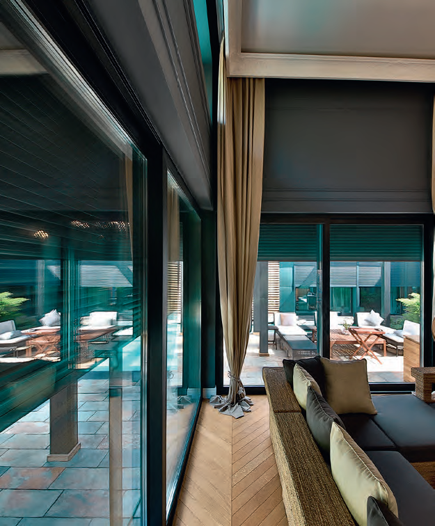 Екструдовані ролети Alutech Classic AER55/S 1800х1800 з вбудованим монтажем і воротковим приводом