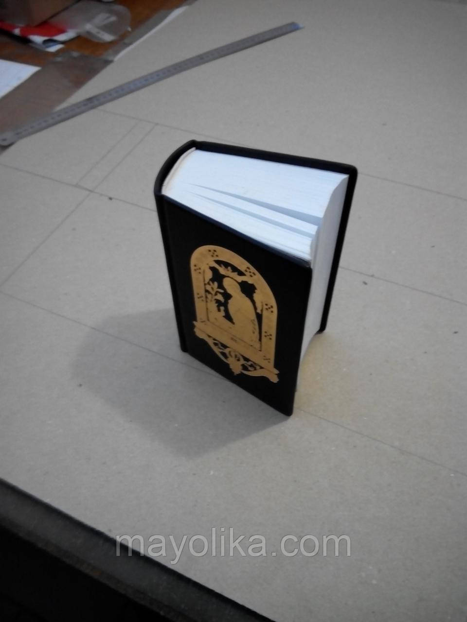 Кожаная обложка для книги (блокнота).