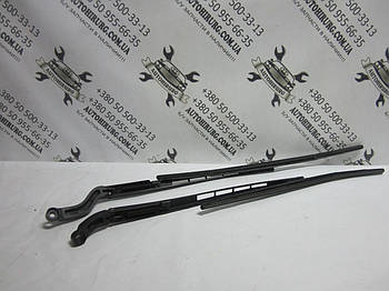 Передній склоочисник (двірник) Toyota Sequoia