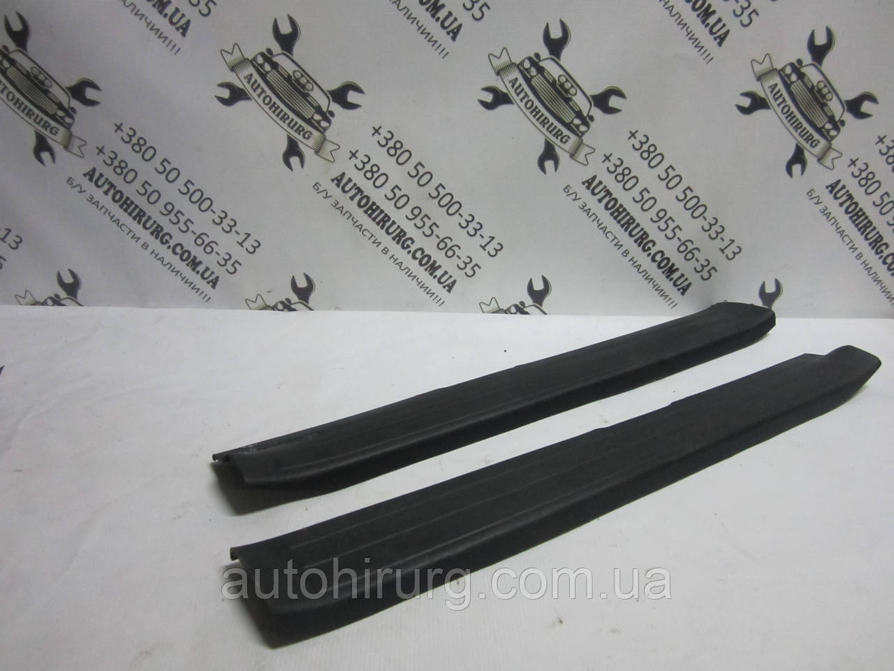 Накладка на передній поріг Toyota Sequoia (67913-0C050 / 67914-0C050)