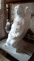 Статуя на могилу Ангел на колінах скульптура  бетон 83 см  білий