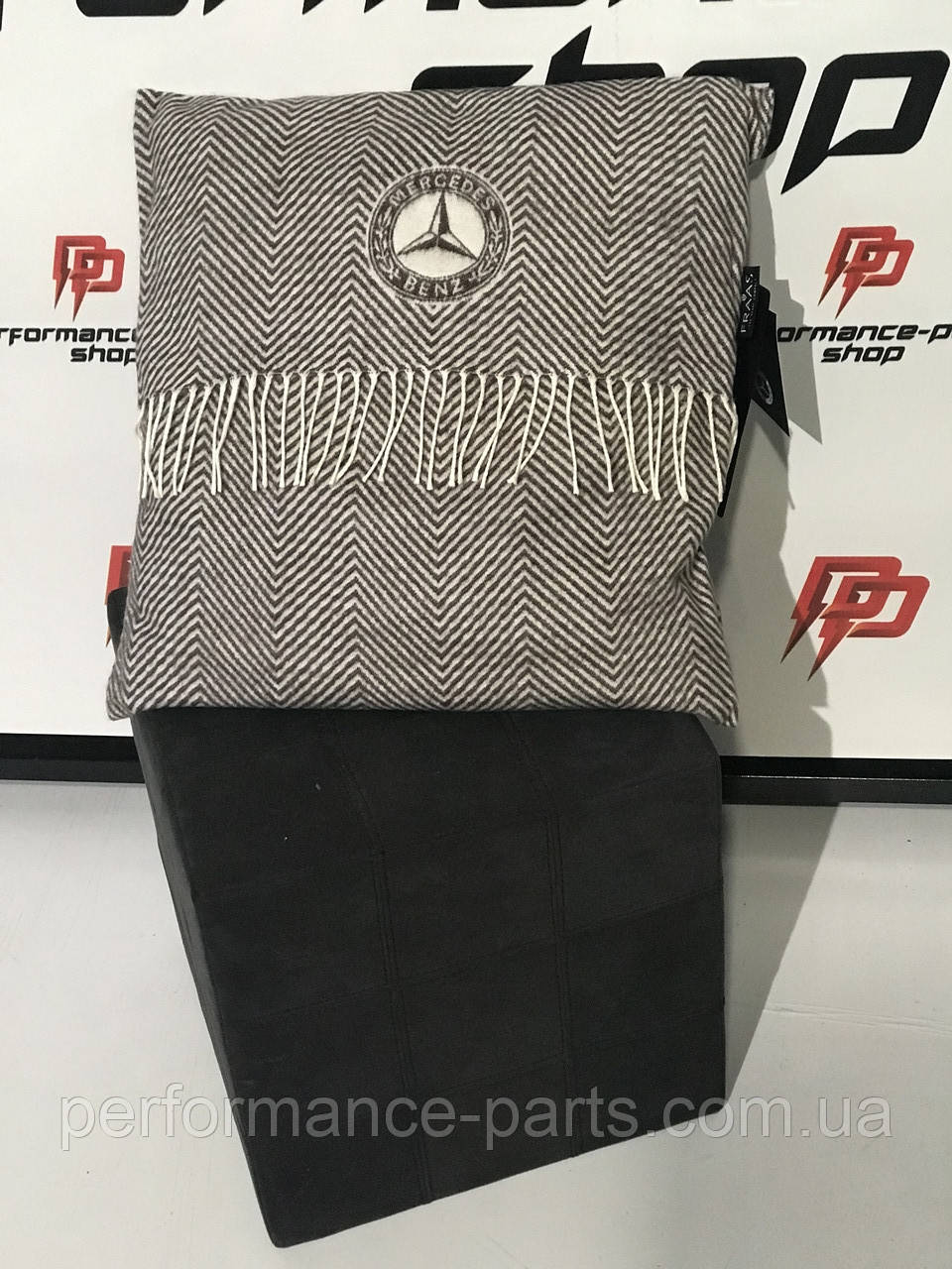 Подушка Mercedes Cushion B66041561