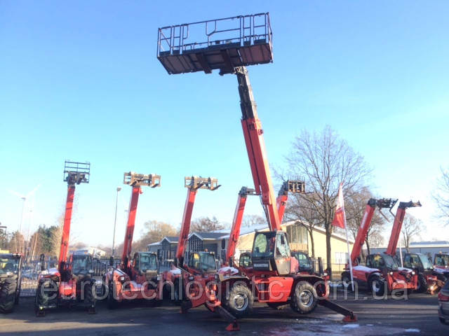 Телескопічний роторний навантажувач Manitou MRT 2540 TURBO.