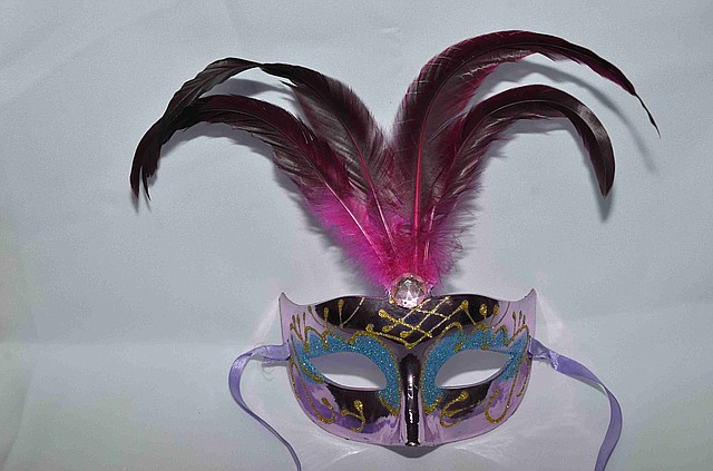 Маска карнавальна з пір'ям глянсова