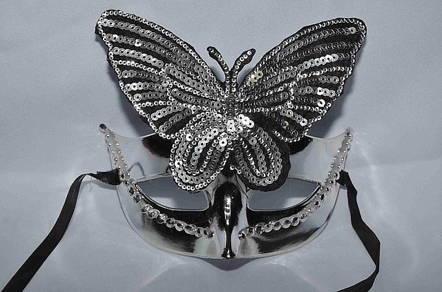 Маска карнавальна з метеликом