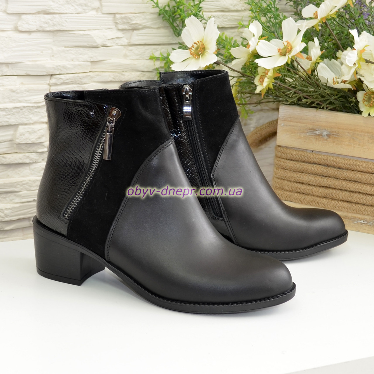 Полуботинки женские комбинированные на невысоком каблуке, декорированы ...