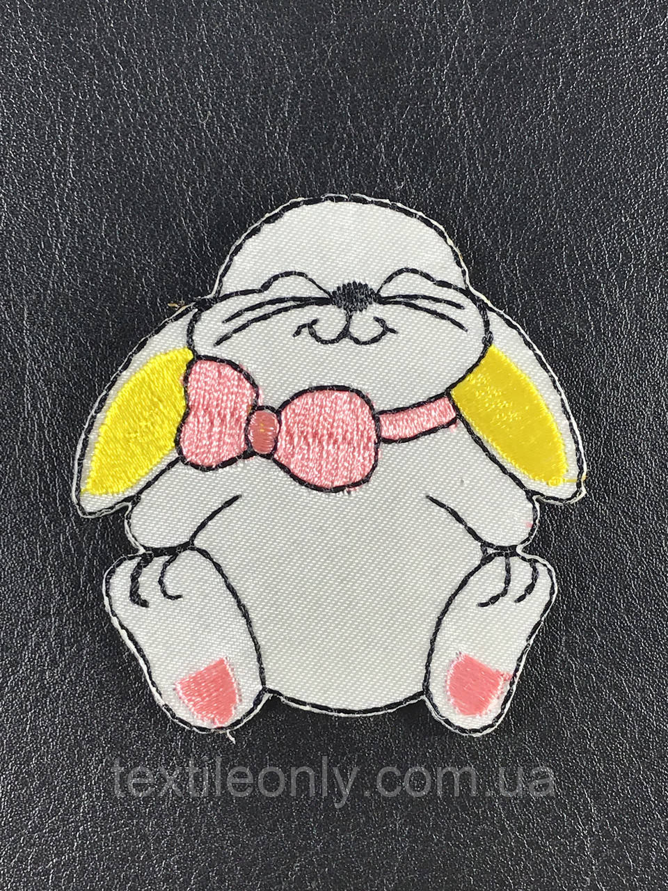 Нашивка-зайчик кольору білий 52х62 мм