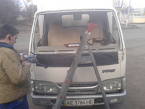 Изготовление и замена лобового стекла FAW 1031 в Никополе (Украина) 11