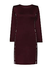 Плаття з двома розрізами та вирізом