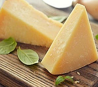 Сир Пармезан Джюгас 2міс Hard Cheese 40% Литва (вага від 0.5кг) ціна вказана за 1кг
