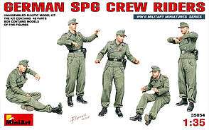 GERMAN SPG CREW WITH RIDERS. 1/35 MINIART 35054