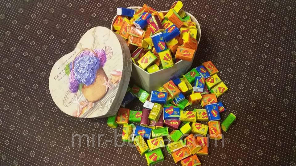 Жуйки Love is 5 смаків мікс жувальна гумка лові іс подарунковий набір 30 штук