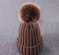 Женская теплая шапка с помпоном цвета хаки