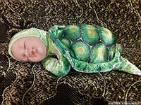 Кукла-младенец зеленая черепаха Анне Геддес ANNE GEDDES 23 см