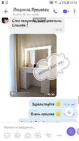 Красивый стол визажиста с большим зеркалом 2