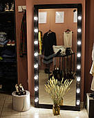 Дзеркало LUKAS у чорному кольорі з підсвічуванням по боках у повний зріст