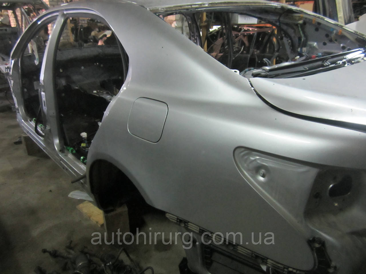 Заднє ліве крило (четверде) Lexus LS460