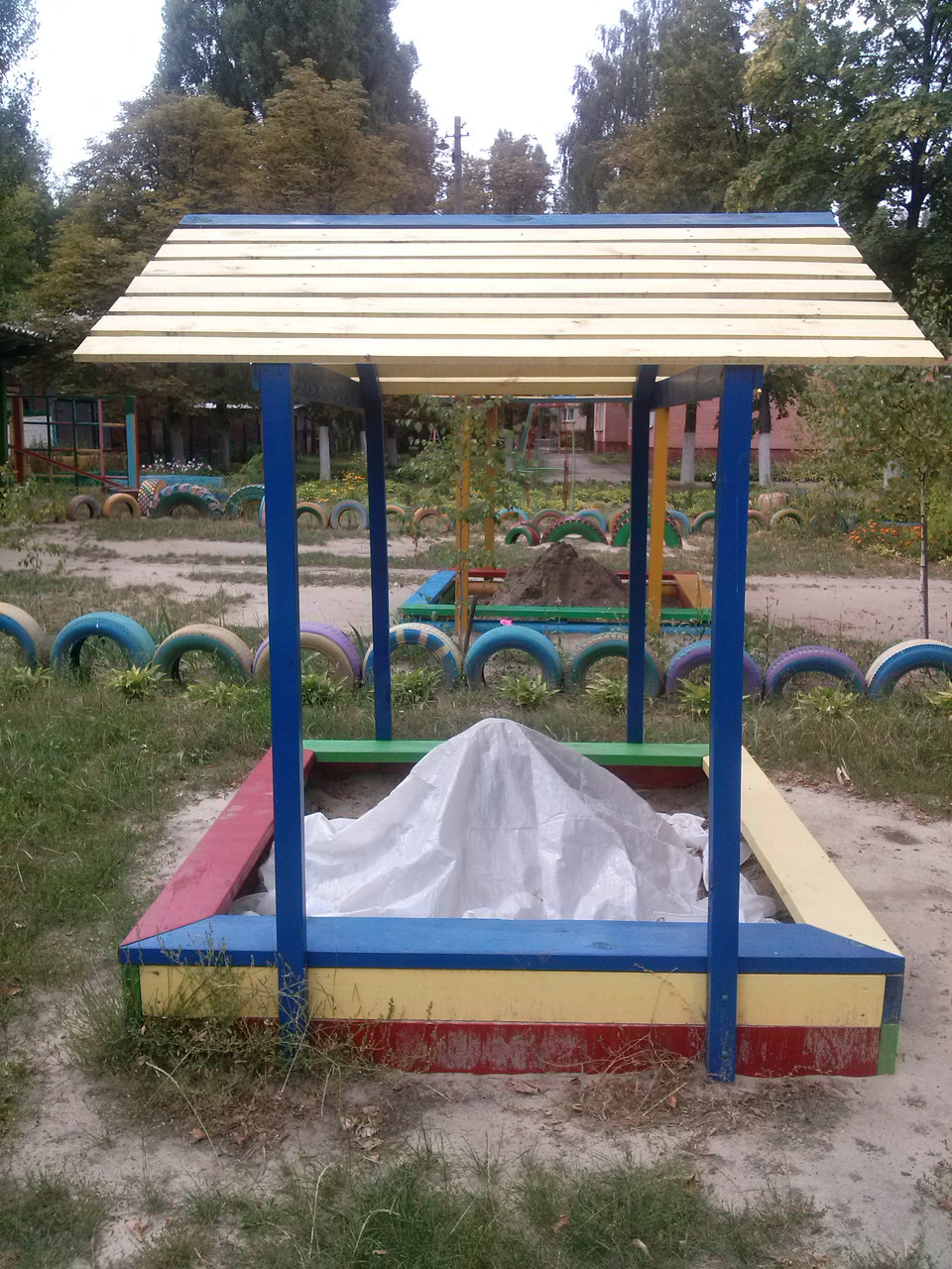 Пісочниця з дахом для дитячого садка