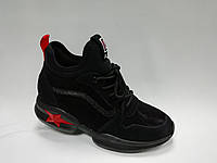 Кросівки чорні на товстій підошві. Розміри: 40