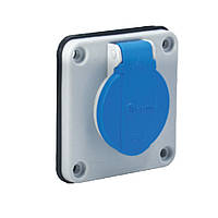 Розетка врізна фланцева приладова щитова з заземленням 2P+E захист IP54 c ущільнювальної гумкою і кришкою сіро-синього кольору, 75х75
