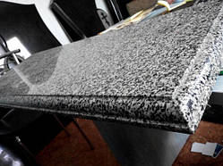 Підвіконня із граніту сірого кольору