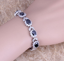 Браслети з чорним сапфіром