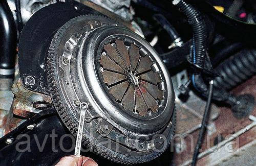Замена сцепления Volkswagen Caddy ремонт коробки передач - фото 7 - id-p887083405