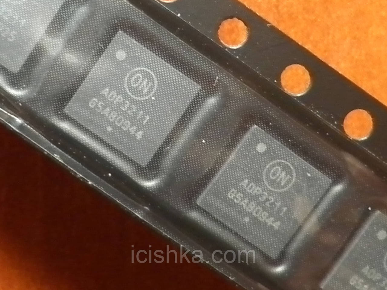 ON ADP3211 QFN32 — контролер живлення для процесорів Intel, фото 1