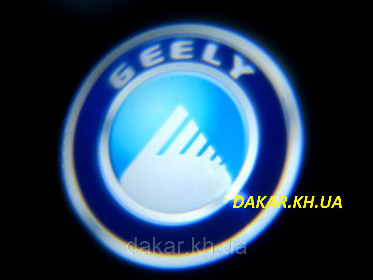 Проєктор логотипу Geely в автомобільні двері Джілі